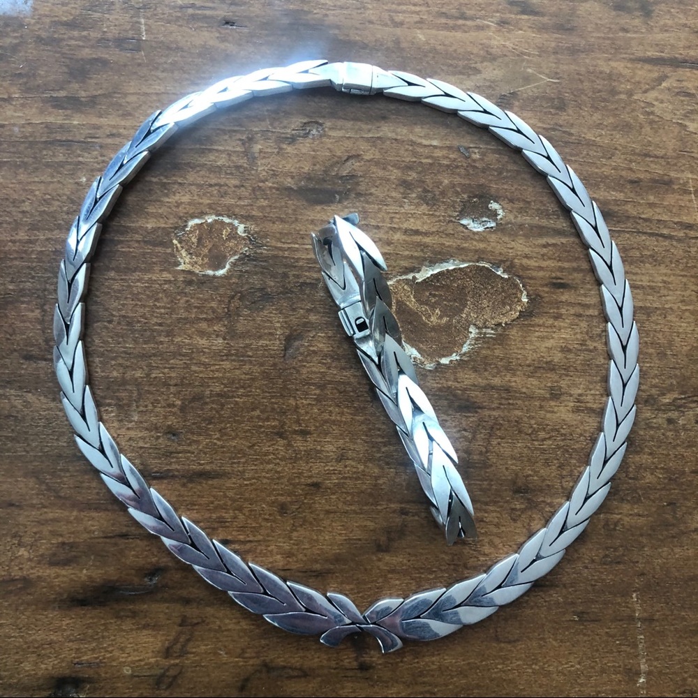 Silver necklace and bracelet